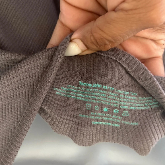 Tommy John cute top like new in great condition extra small - Picture 4 of 4